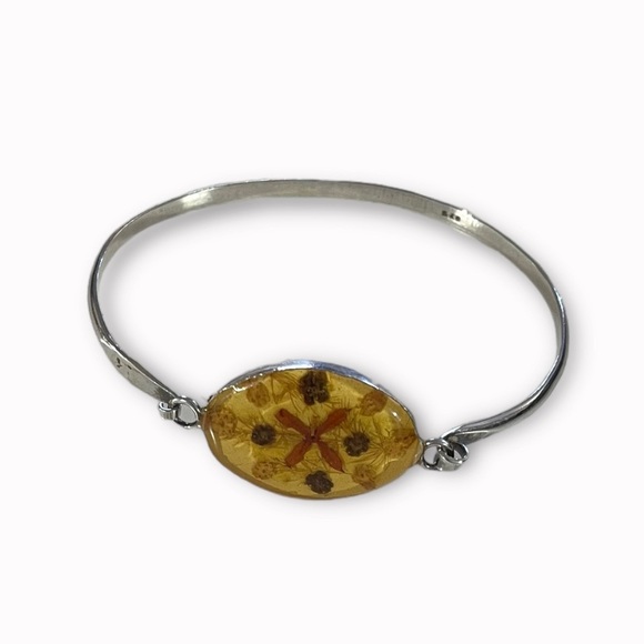 Vintage 1970s Sterling Silver Bangle Bracelet With Dried Flowers in Resin - Picture 4 of 8